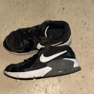 Nike kid’s Black and White Athletic Sneakers